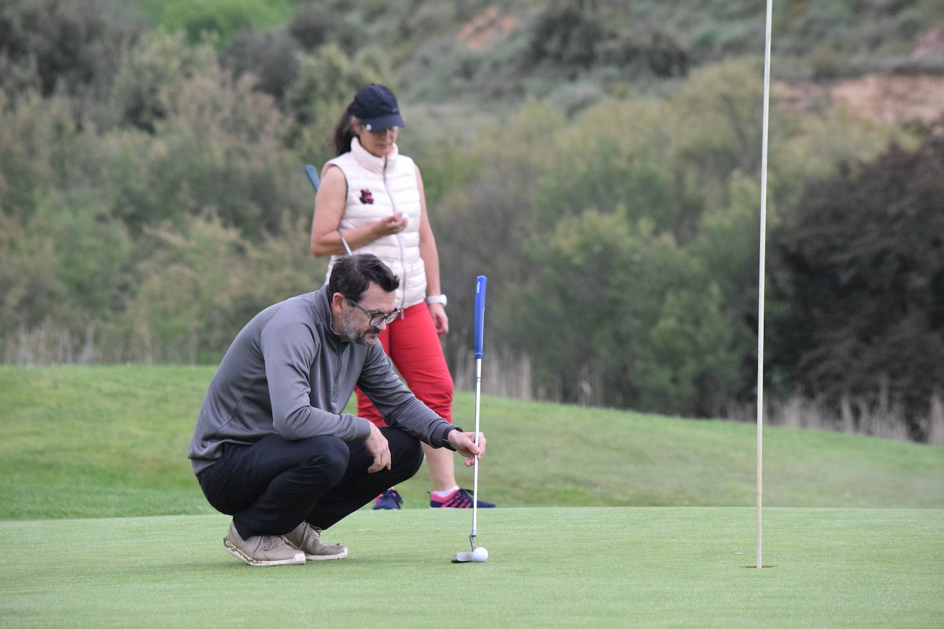 Los participantes en el torneo Bodegas Altanza de la Liga de Golf y Vino disfrutaron de un gran día de gol en El Campo de Logroño.