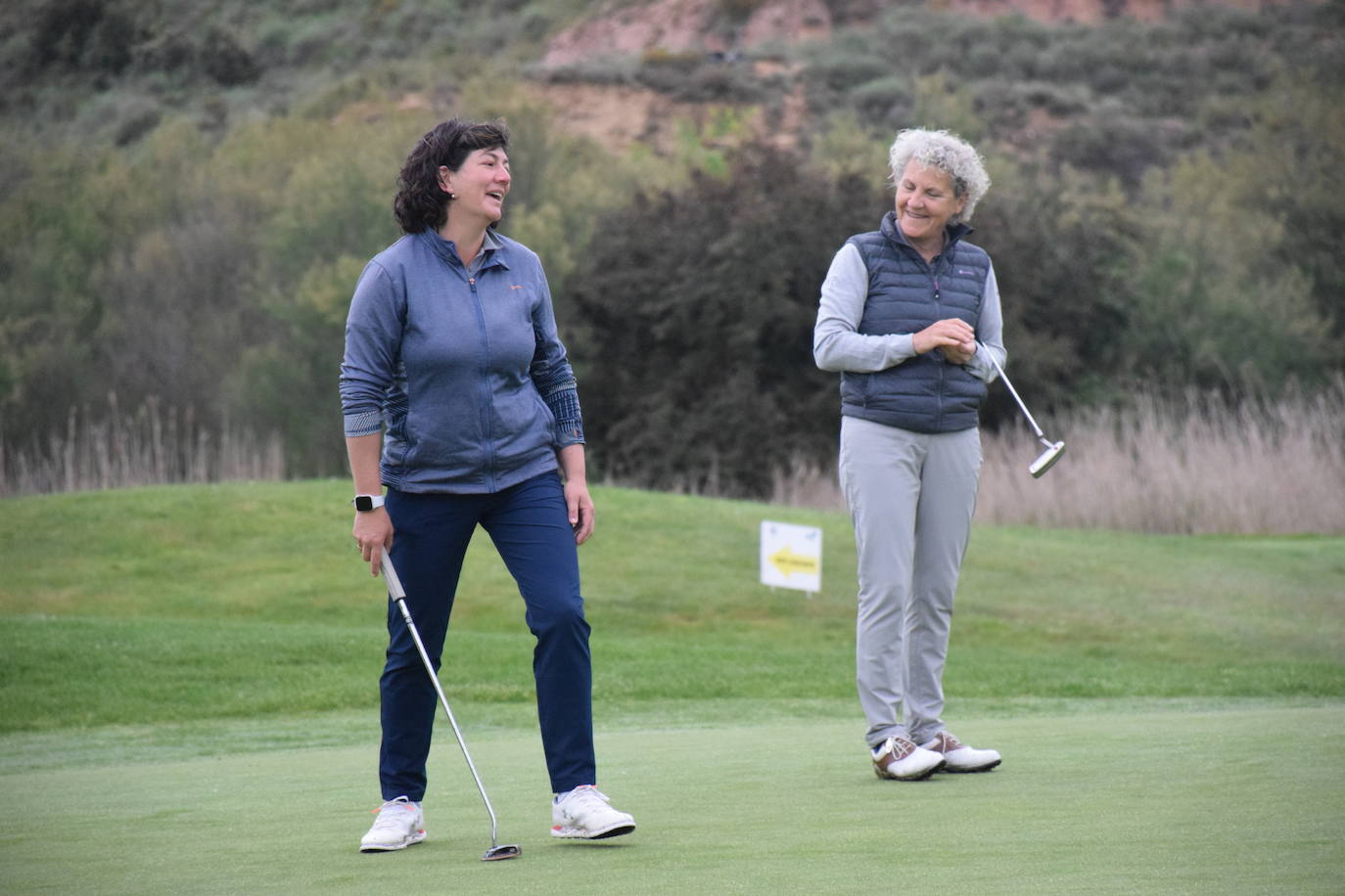 Los participantes en el torneo Bodegas Altanza de la Liga de Golf y Vino disfrutaron de un gran día de gol en El Campo de Logroño.