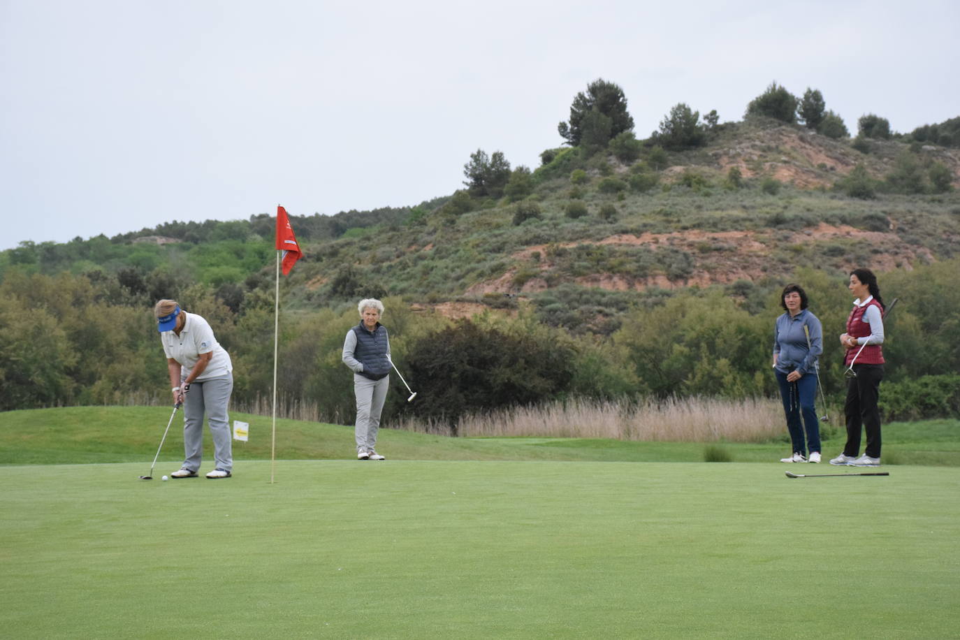 Los participantes en el torneo Bodegas Altanza de la Liga de Golf y Vino disfrutaron de un gran día de gol en El Campo de Logroño.