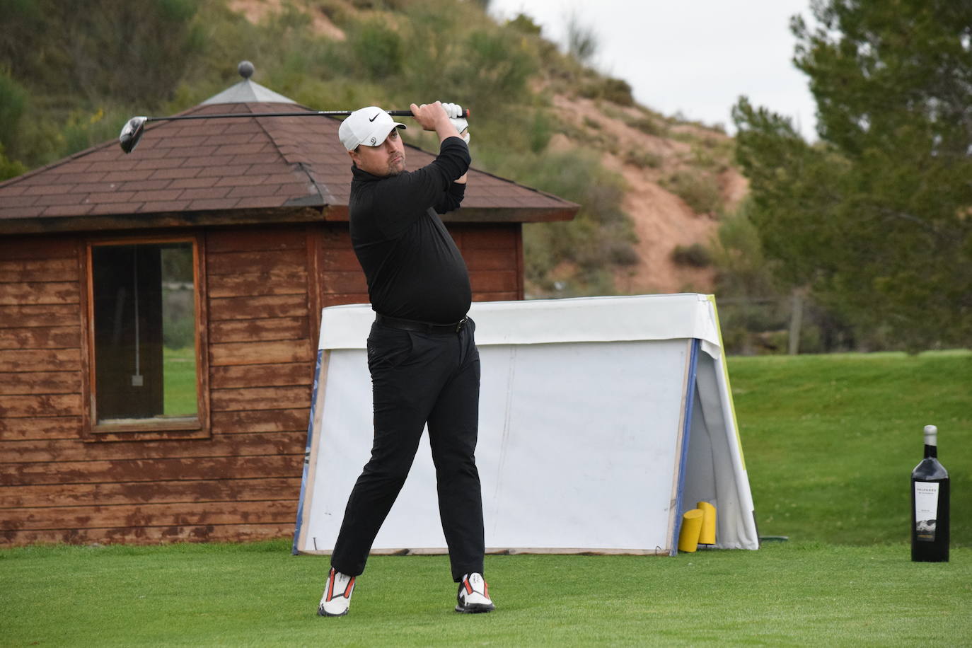 Los participantes en el torneo Bodegas Altanza de la Liga de Golf y Vino disfrutaron de un gran día de gol en El Campo de Logroño.