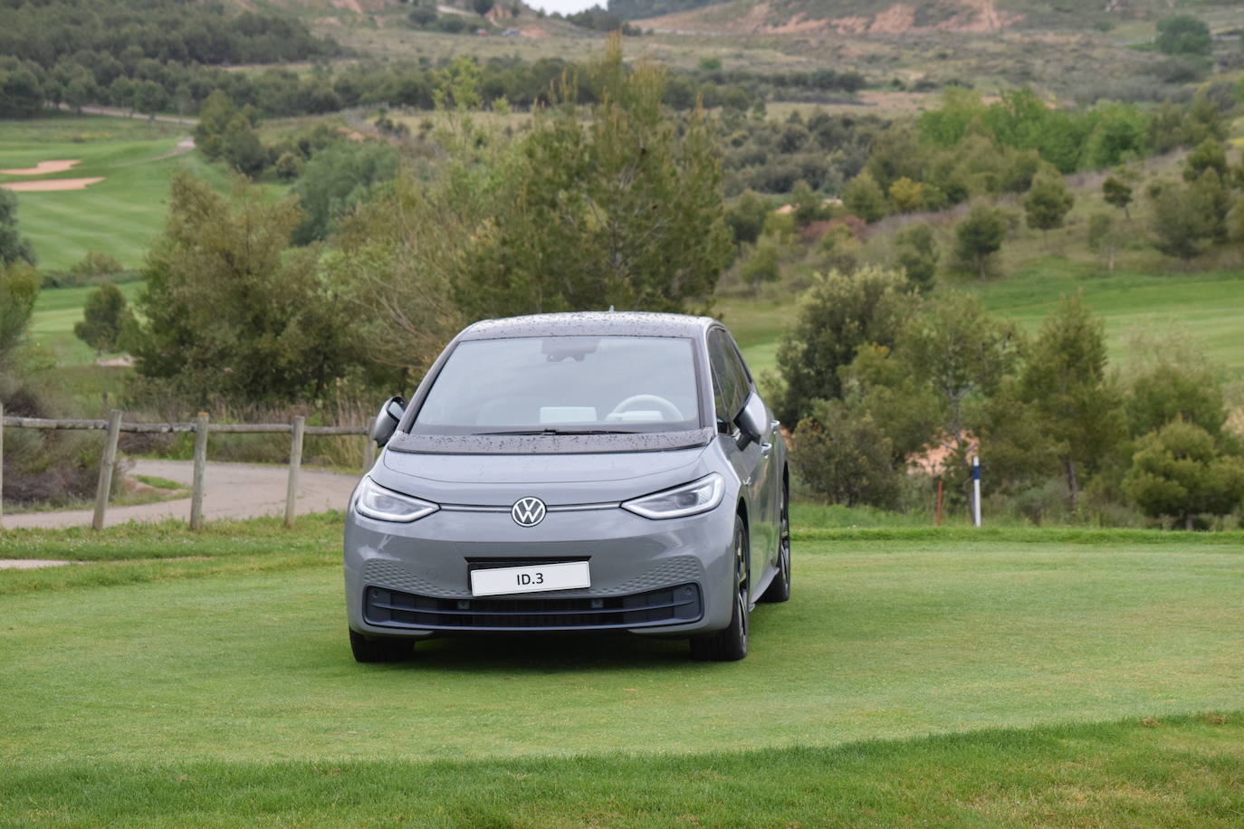 Los participantes en el torneo Bodegas Altanza de la Liga de Golf y Vino disfrutaron de un gran día de gol en El Campo de Logroño.