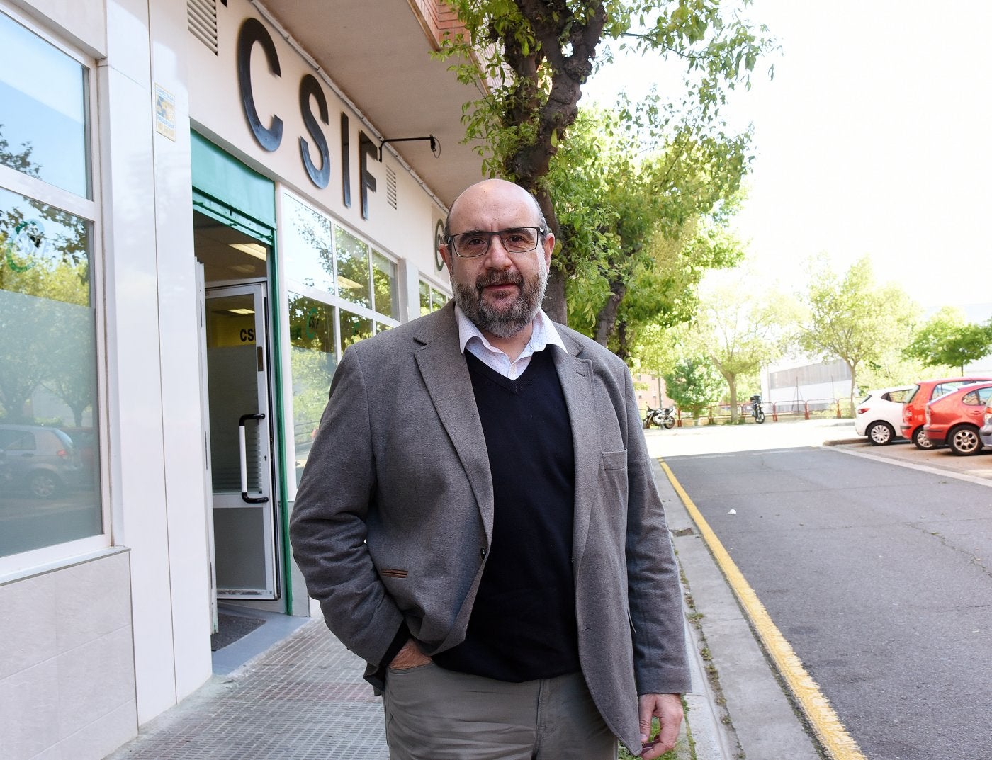 Miguel Borra, ayer en Logroño, ante la sede de la CSIF en Logroño. 