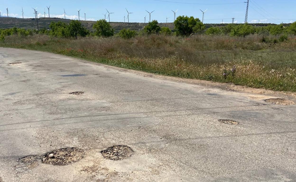 Baches en el camino de las piscinas de Calahorra. 