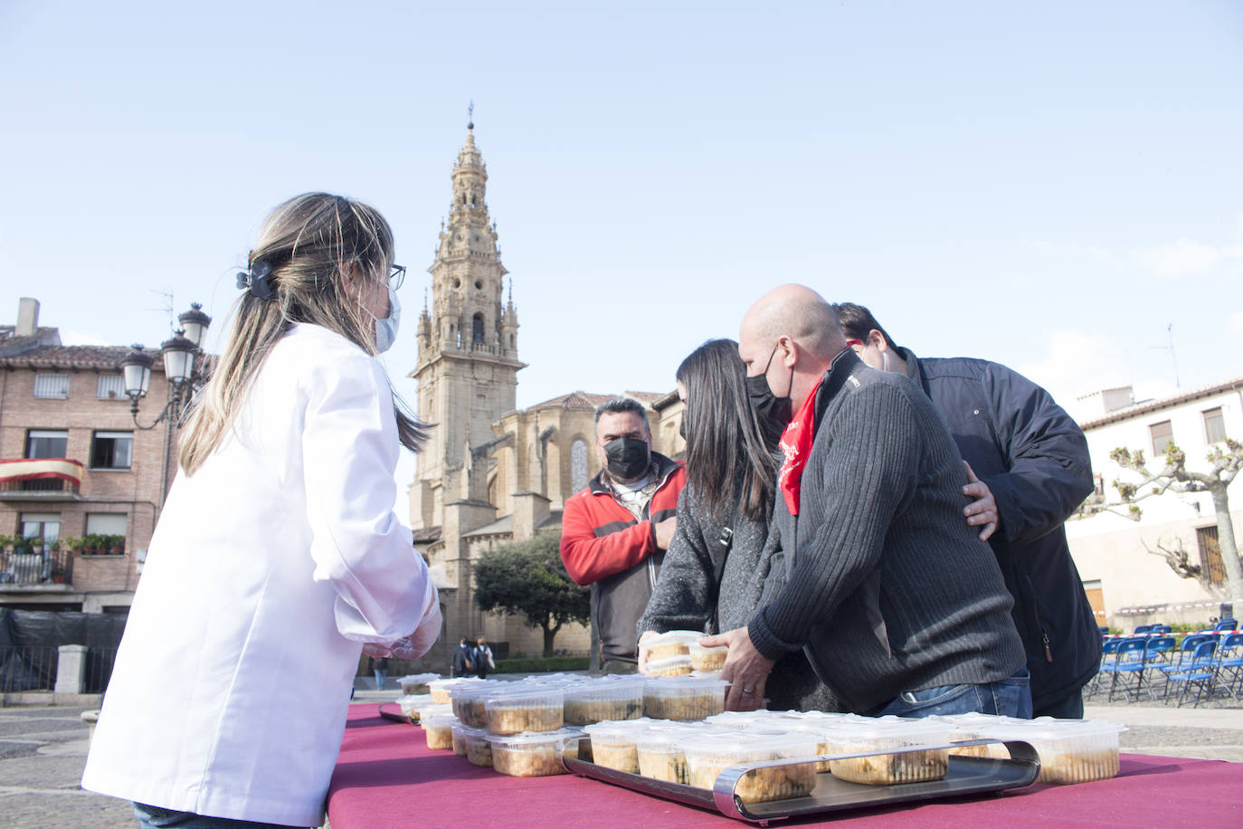 Reparto del Almuerzo del Santo, en la festividad de Santo Domingo de la Calzada