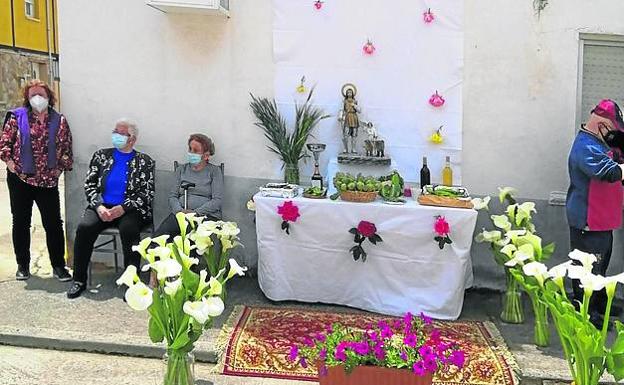 Altar del barrio de San Isidro (Villamediana).