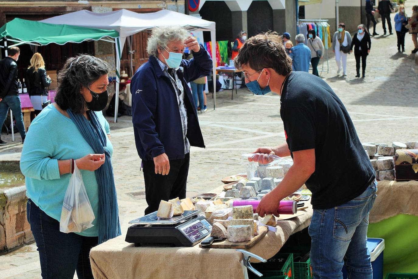Fotos: Nieva recupera los mercados de artesanía y producción local en Nieva
