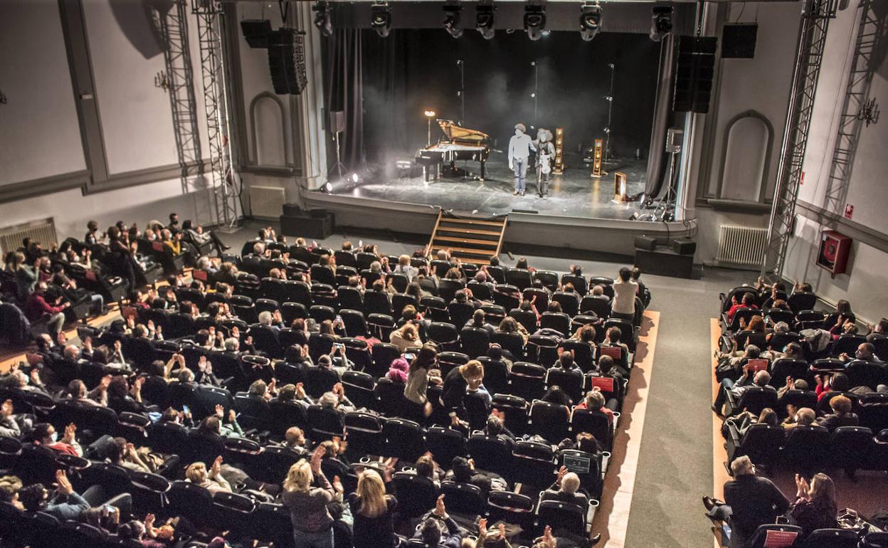 Santo Domingo venderá por Internet las entradas del teatro Avenida y piscinas municipales