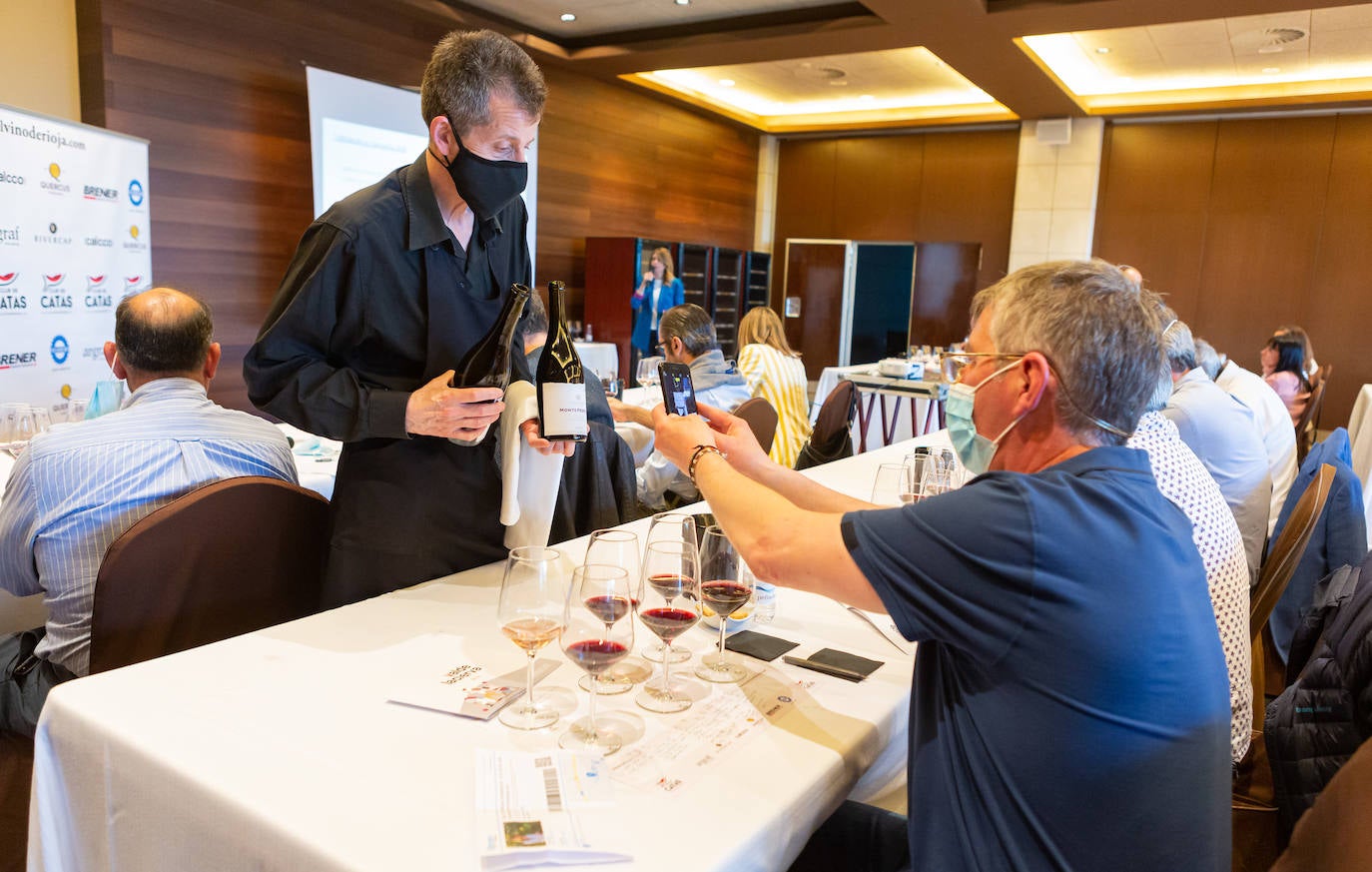 Bodegas Valdelacierva presentó anoche en los salones del Restaurante Delicatto la colección casi completa de sus elaboraciones de Rioja para el club de catas de lomejordelvinoderioja.com