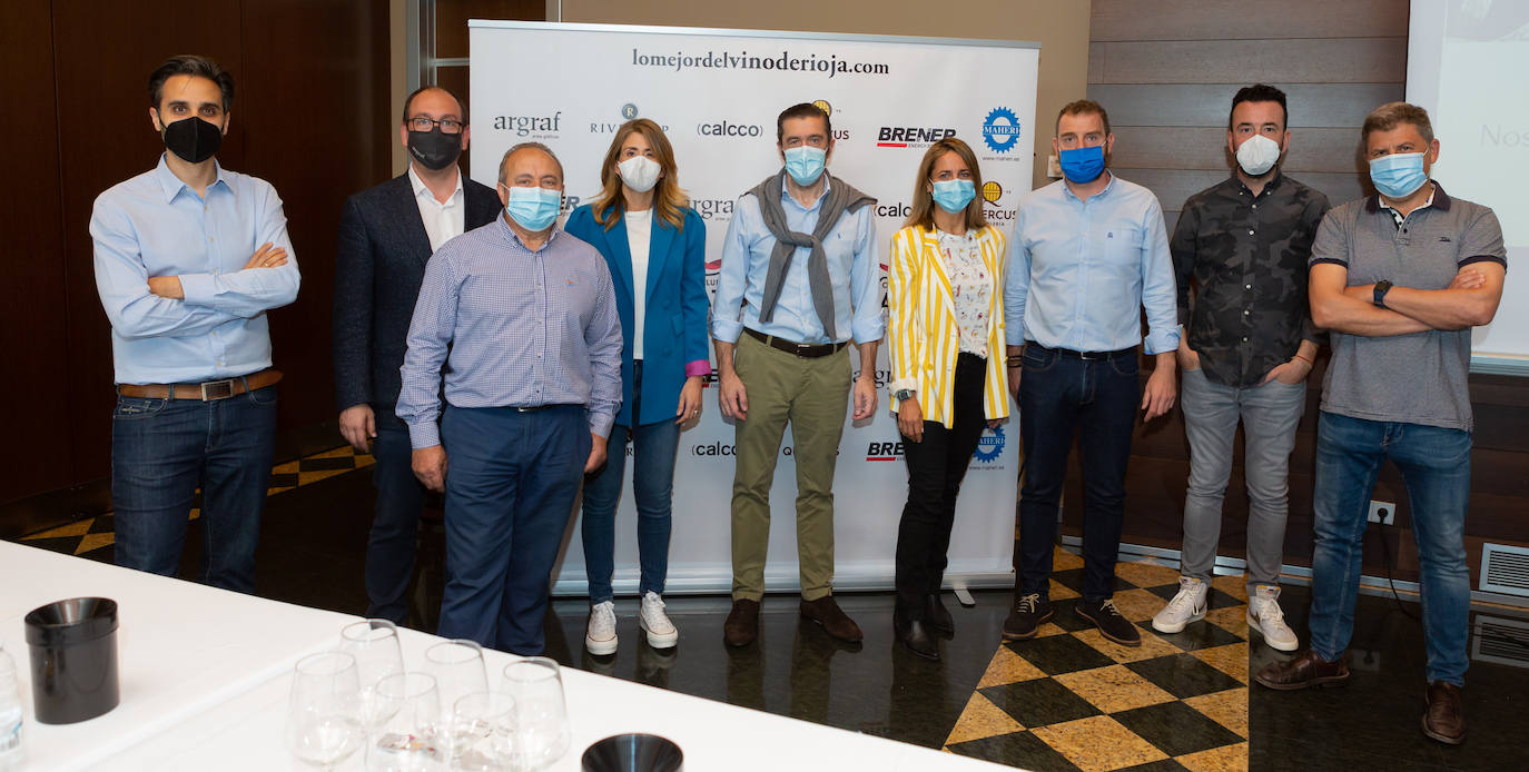 Bodegas Valdelacierva presentó anoche en los salones del Restaurante Delicatto la colección casi completa de sus elaboraciones de Rioja para el club de catas de lomejordelvinoderioja.com