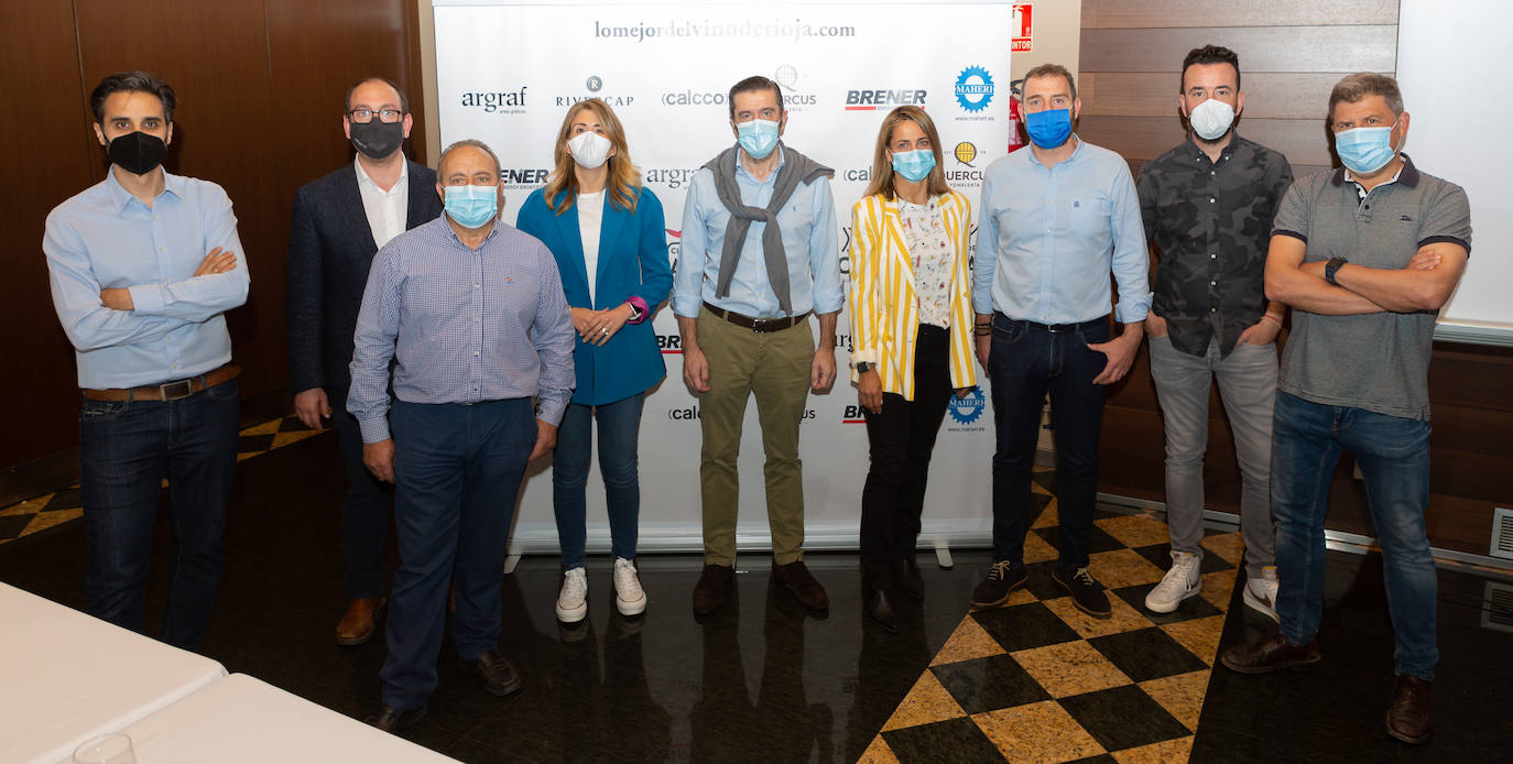 Bodegas Valdelacierva presentó anoche en los salones del Restaurante Delicatto la colección casi completa de sus elaboraciones de Rioja para el club de catas de lomejordelvinoderioja.com