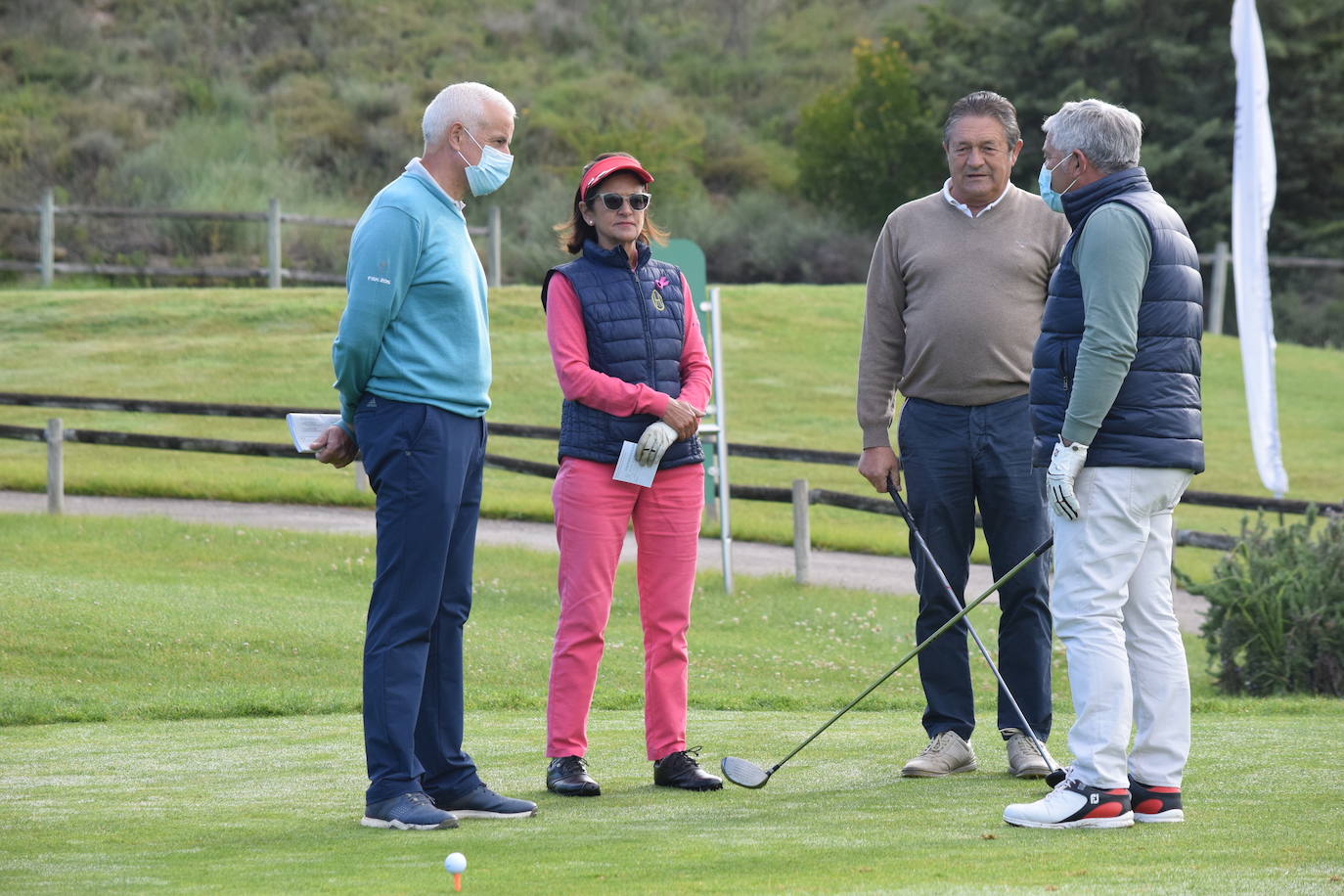 Los participantes el el torneo Bodegas Marco Real de la Liga de Golf y Vino disfrutaron de un gran día de golf en El Campo de Logroño.