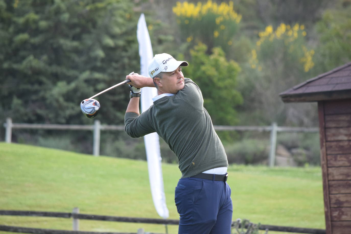 Los participantes el el torneo Bodegas Marco Real de la Liga de Golf y Vino disfrutaron de un gran día de golf en El Campo de Logroño.