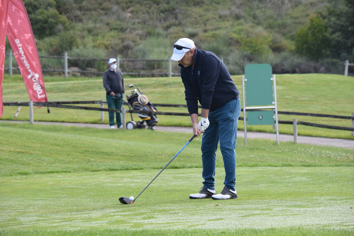 Los participantes el el torneo Bodegas Marco Real de la Liga de Golf y Vino disfrutaron de un gran día de golf en El Campo de Logroño.