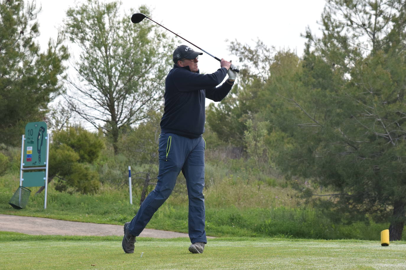 Los participantes el el torneo Bodegas Marco Real de la Liga de Golf y Vino disfrutaron de un gran día de golf en El Campo de Logroño.