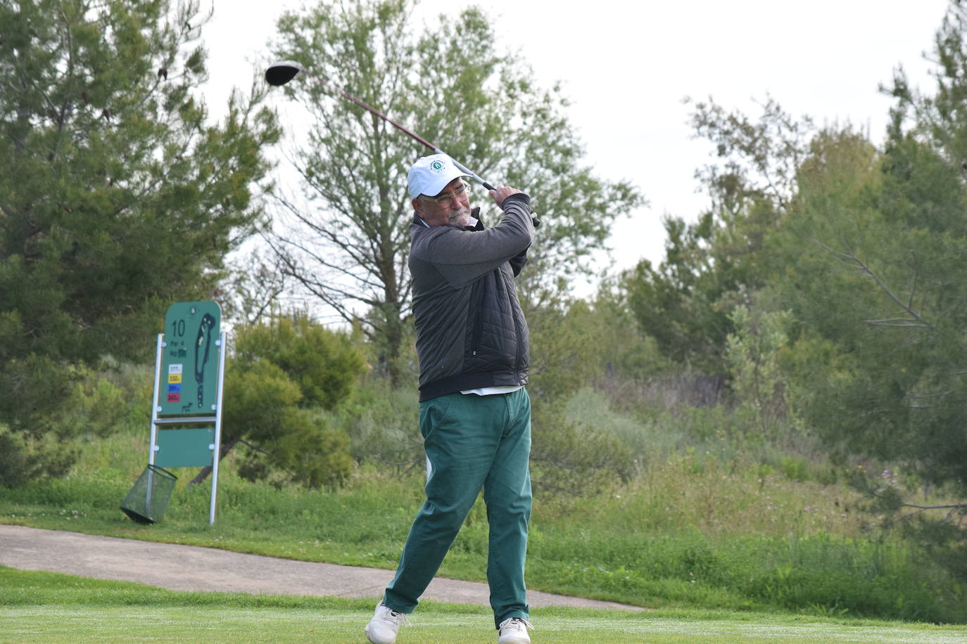 Los participantes el el torneo Bodegas Marco Real de la Liga de Golf y Vino disfrutaron de un gran día de golf en El Campo de Logroño.