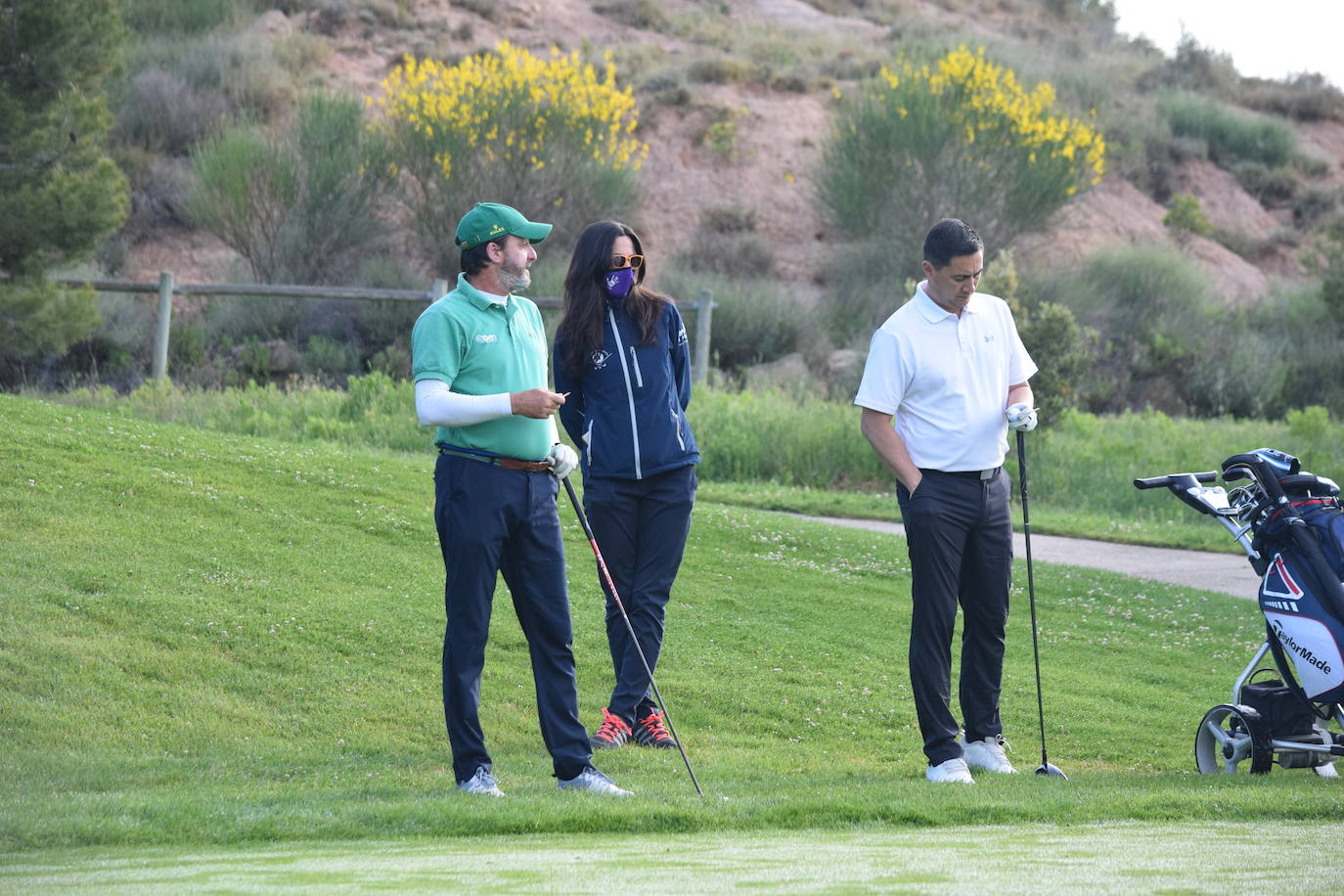 Los participantes el el torneo Bodegas Marco Real de la Liga de Golf y Vino disfrutaron de un gran día de golf en El Campo de Logroño.