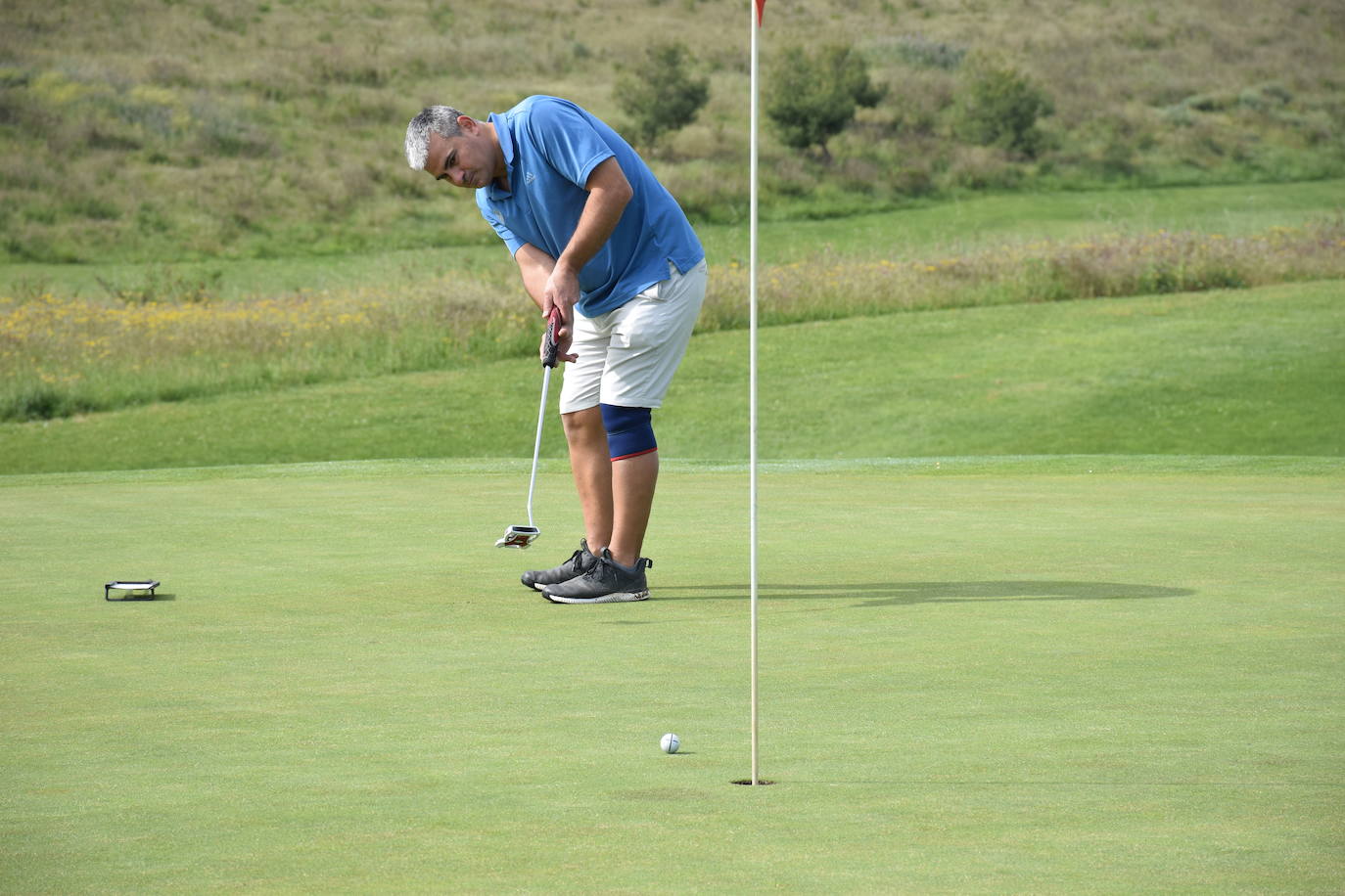 Los participantes el el torneo Bodegas Marco Real de la Liga de Golf y Vino disfrutaron de un gran día de golf en El Campo de Logroño.