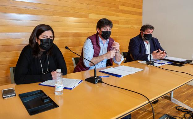 Ana Jiménez, Eduardo Hernáiz y Juan Carlos Sancha, durante la rueda de prensa. 