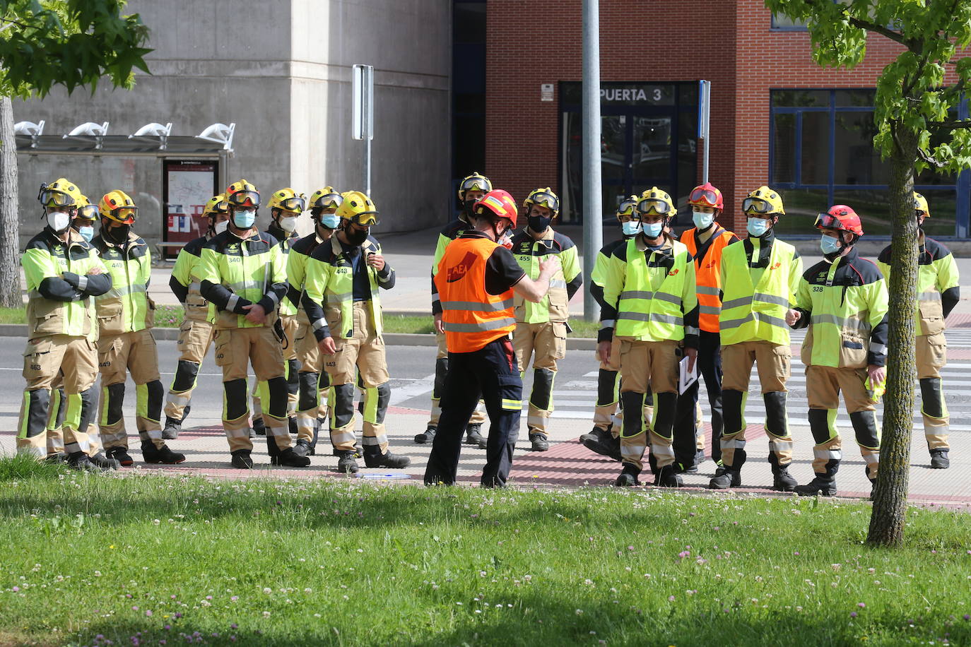 Fotos: Bomberos de Logroño participan en un curso de formación para el manejo de la escala