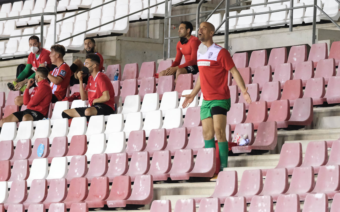 Fotos: Las imágenes de la tristeza de la UD Logroñés tras el descenso