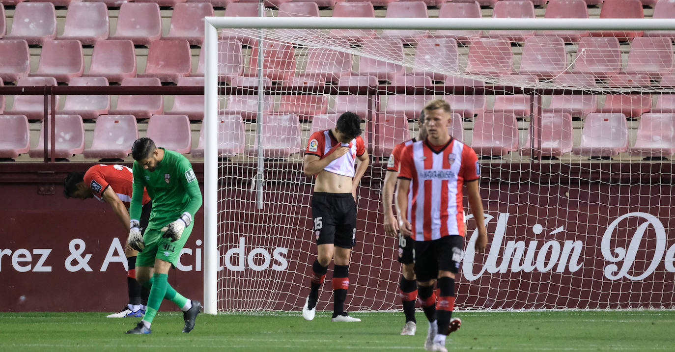 Fotos: Las imágenes de la tristeza de la UD Logroñés tras el descenso