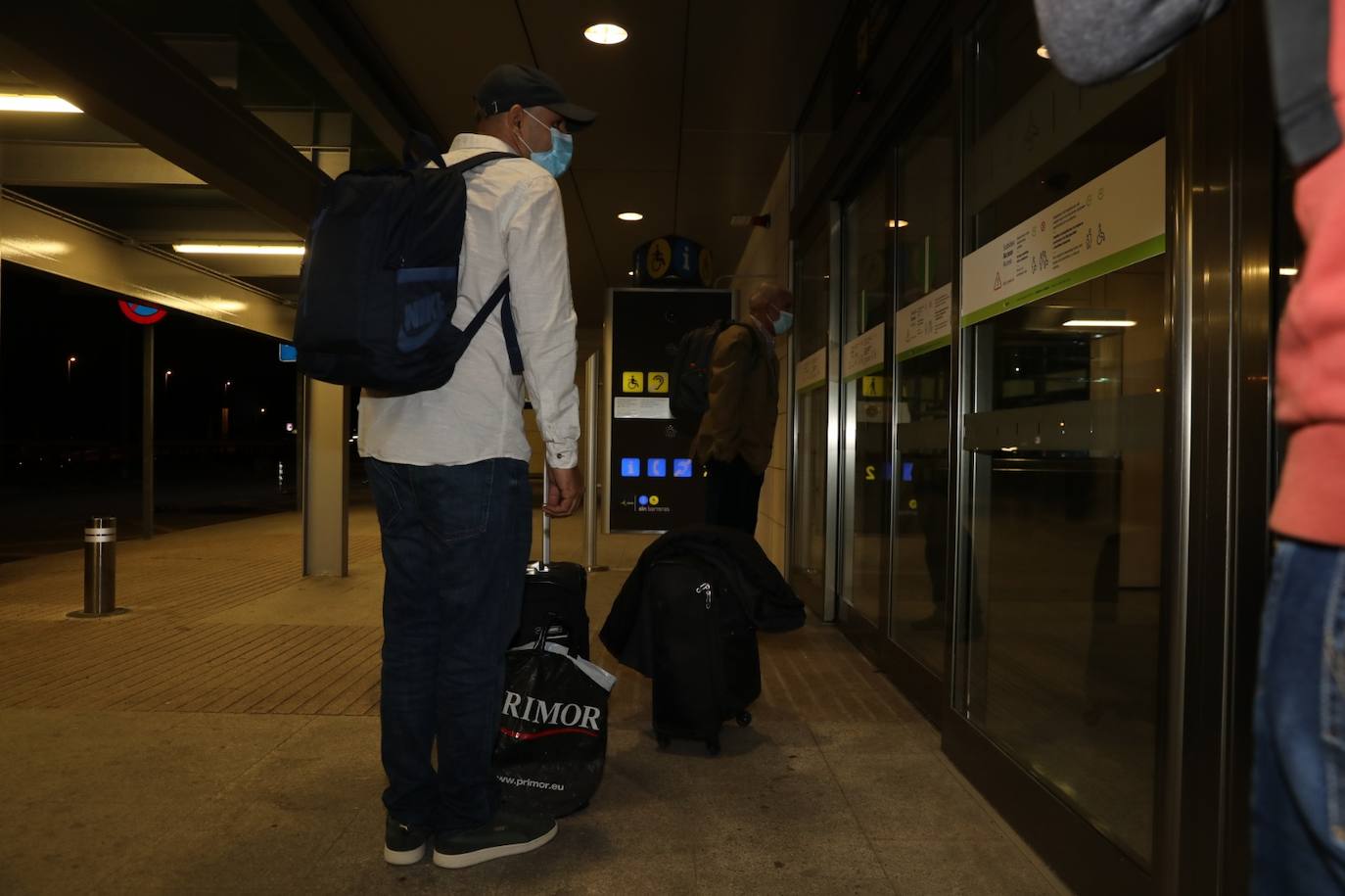 Imagen principal - Brahim Gali abandona España tras dejar voluntariamente el Hospital San Pedro