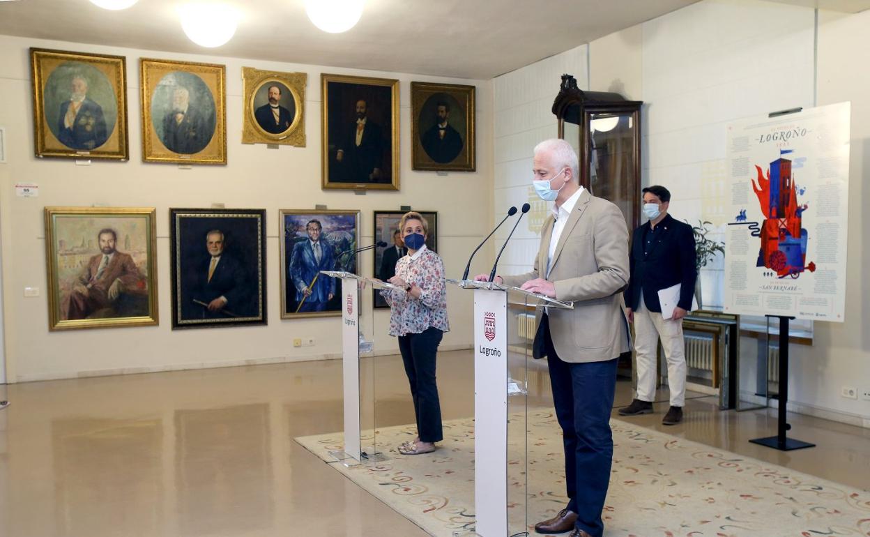 Hermoso de Mendoza y Ana Castellanos, ayer. 