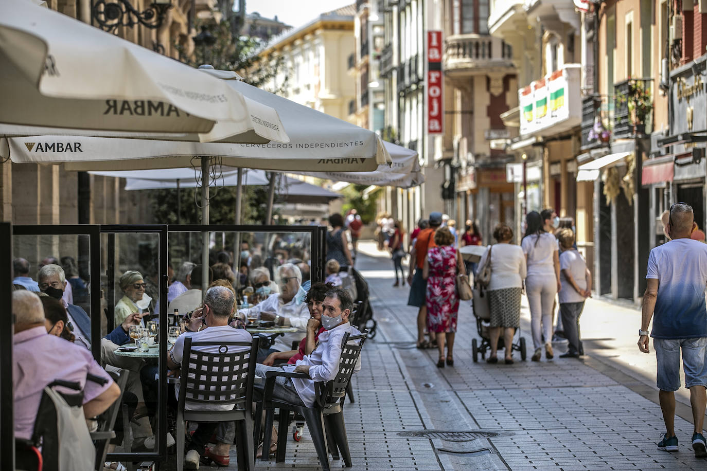 Las terrazas de Portales, muy solicitadas a la hora del vermú. 