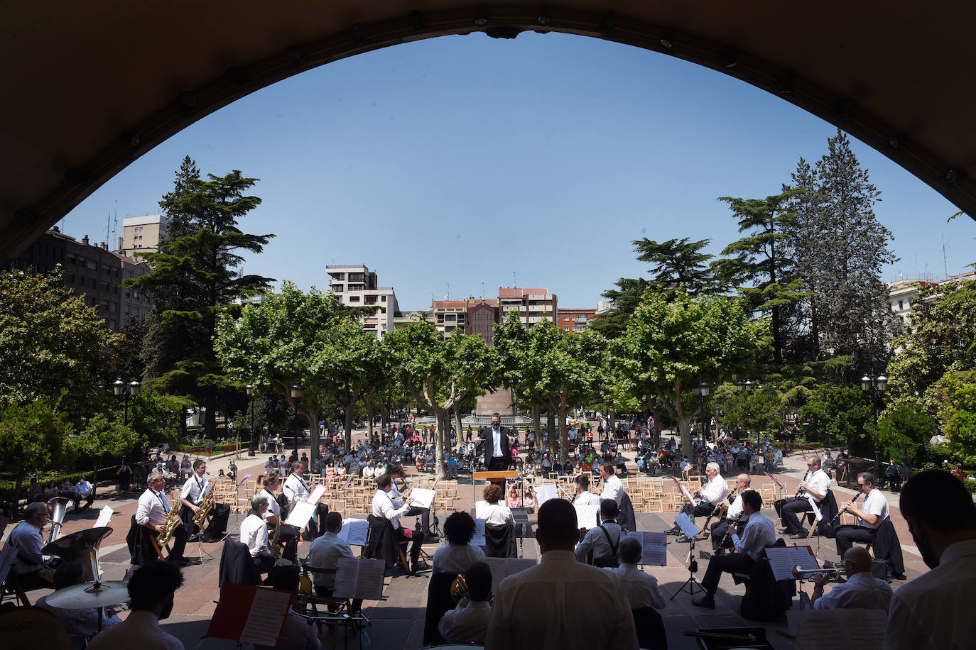 Numerosos actos han tenido lugar en el día del patrón de Logroño: el concierto de la Banda Municipal de Música en La Concha del Espolón, Encomienda de Santiago Lucronium, organizada por la Trapería de Klaus en el Serendipia e interpretación de Michel García de su canción a Logroño, homenaje a la ciudadanía que resistió el asedio, misa solemne de San Bernabé y actuación del Orfeón Logroñés en La Redonda y representaciones del teatro renacentista en el Auditorio.