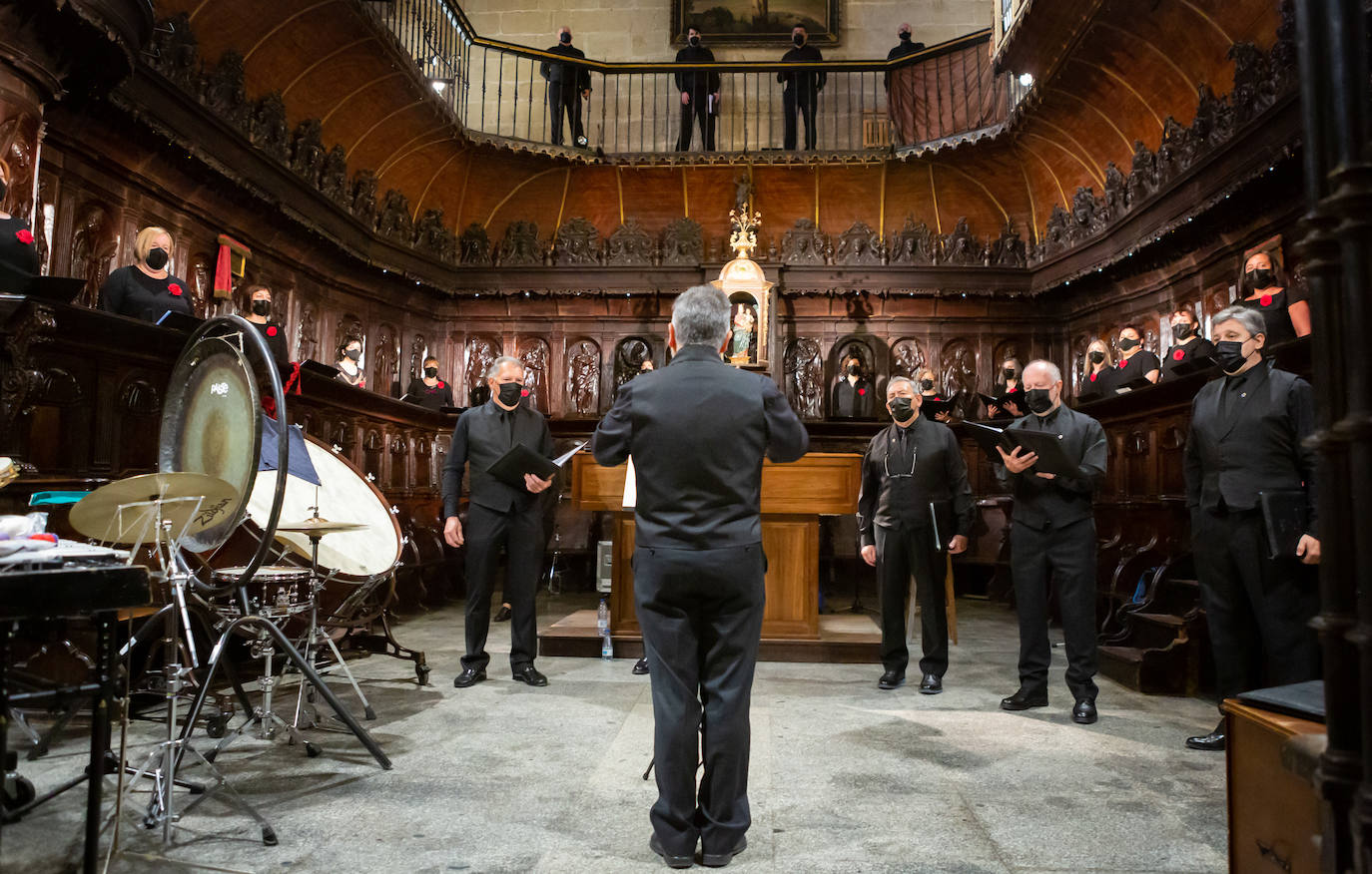 Numerosos actos han tenido lugar en el día del patrón de Logroño: el concierto de la Banda Municipal de Música en La Concha del Espolón, Encomienda de Santiago Lucronium, organizada por la Trapería de Klaus en el Serendipia e interpretación de Michel García de su canción a Logroño, homenaje a la ciudadanía que resistió el asedio, misa solemne de San Bernabé y actuación del Orfeón Logroñés en La Redonda y representaciones del teatro renacentista en el Auditorio.