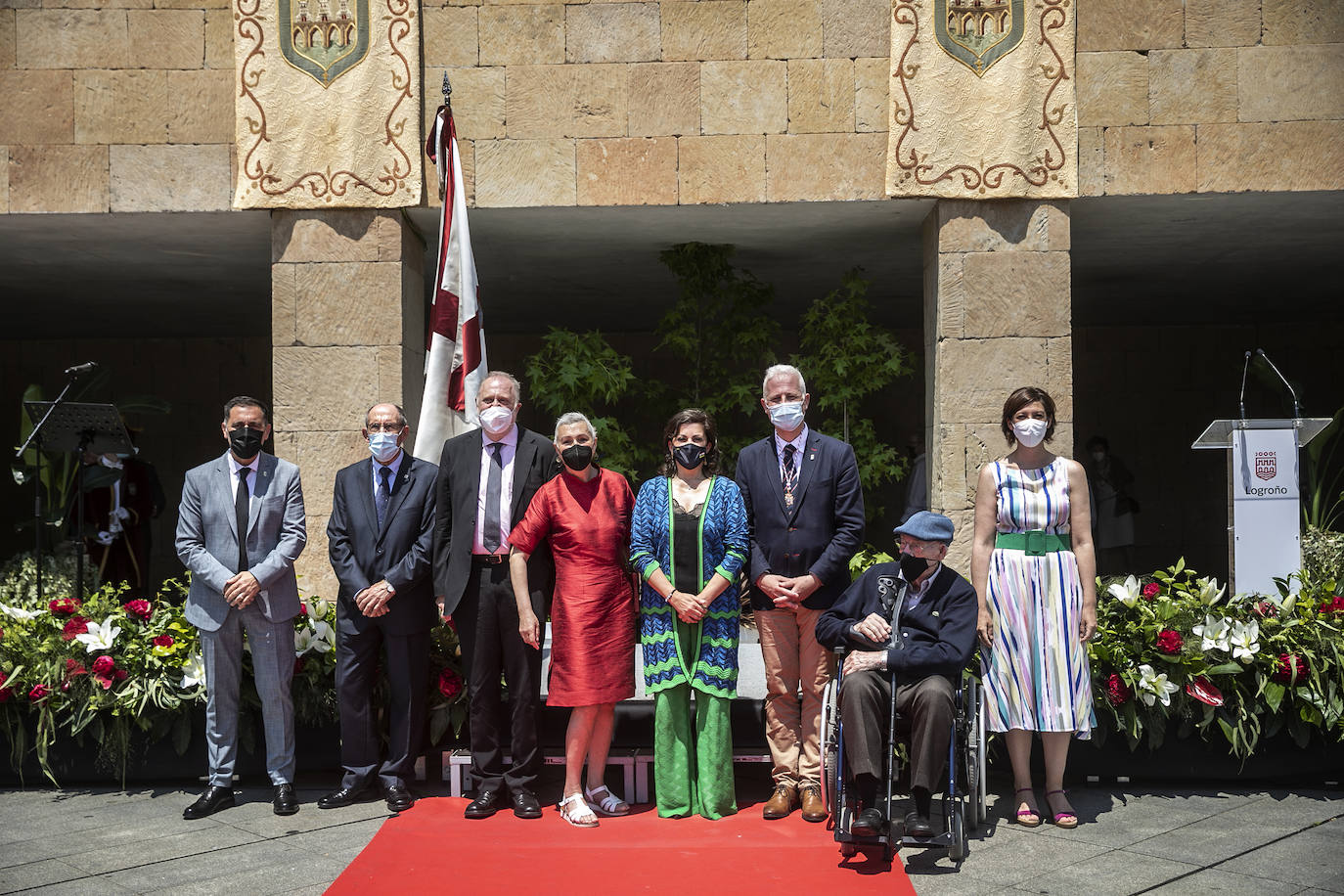 Fotos: Entrega de las insignias de San Bernabé