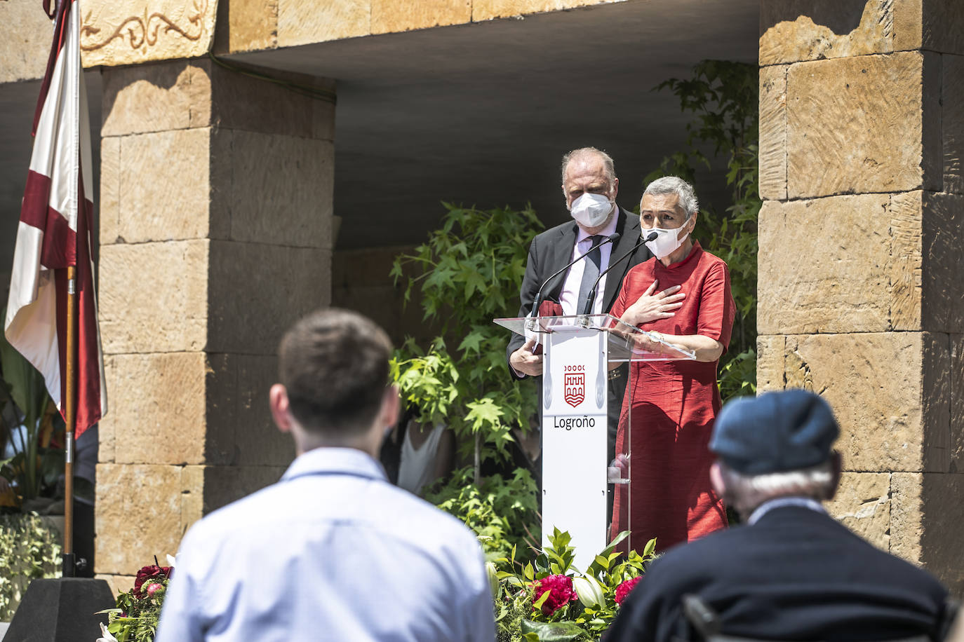 Fotos: Entrega de las insignias de San Bernabé