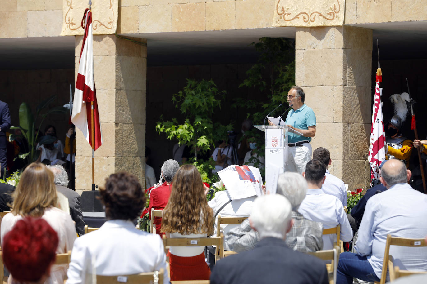 Fotos: Entrega de las insignias de San Bernabé