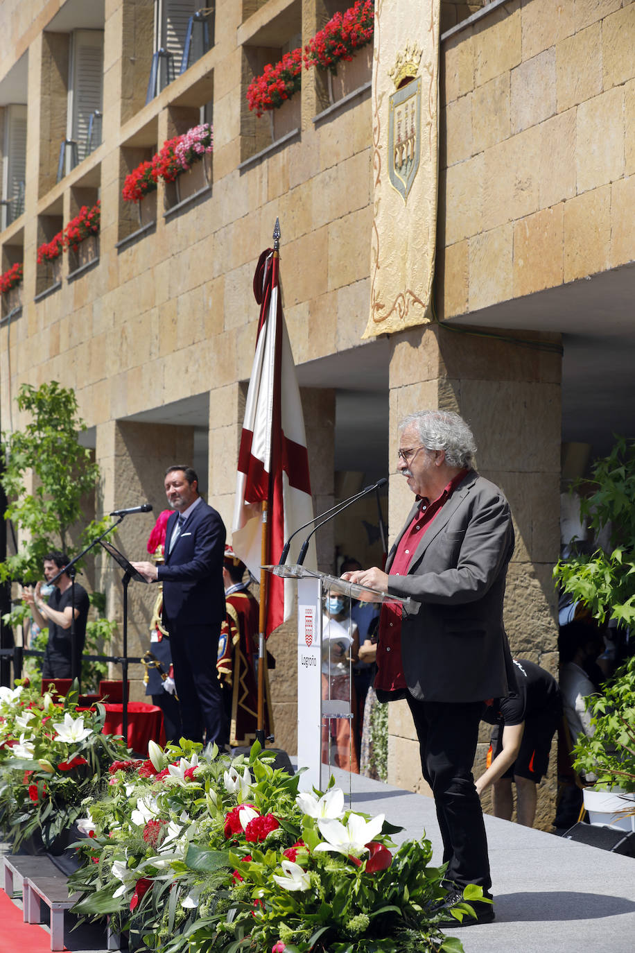 Fotos: Entrega de las insignias de San Bernabé