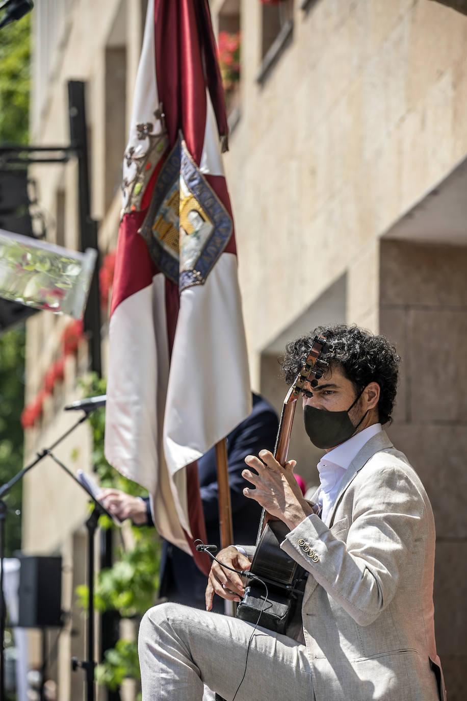 Fotos: Entrega de las insignias de San Bernabé