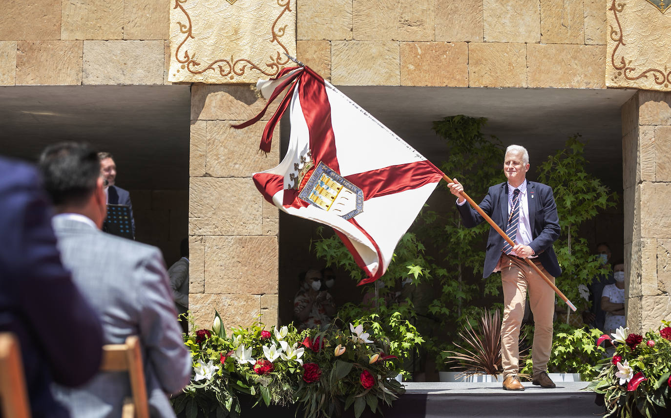 Fotos: Entrega de las insignias de San Bernabé