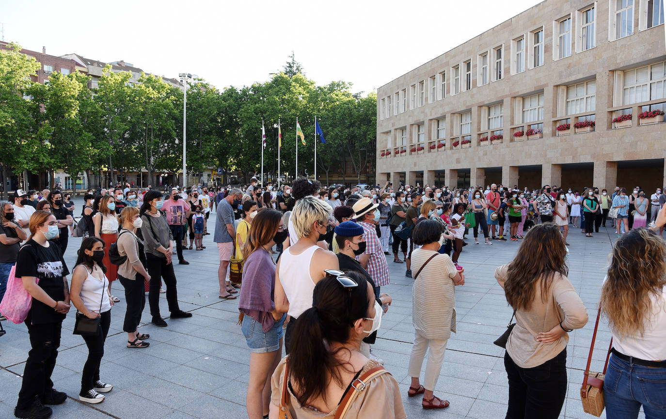 Fotos: Concentración en Logroño contra la violencia machista