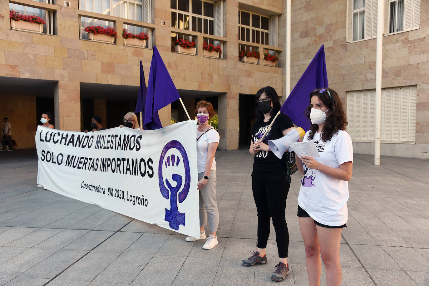 Fotos: Concentración en Logroño contra la violencia machista