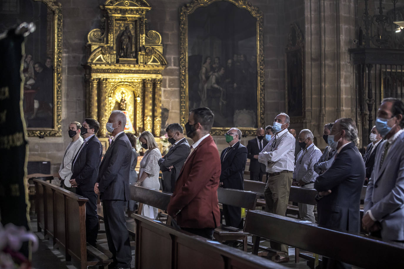 Hoy se ha podido seguir disfrutando del Mercado de Viandas en la Glorieta. El alcalde ha acudido a la Misa de Réquiem con motivo de San Bernabé en La Redonda, ha visitado a la Virgen de La Esperanza en Santiago y la Federación de Peñas ha entregado 400 raciones de toro guisado a la Cocina Económica