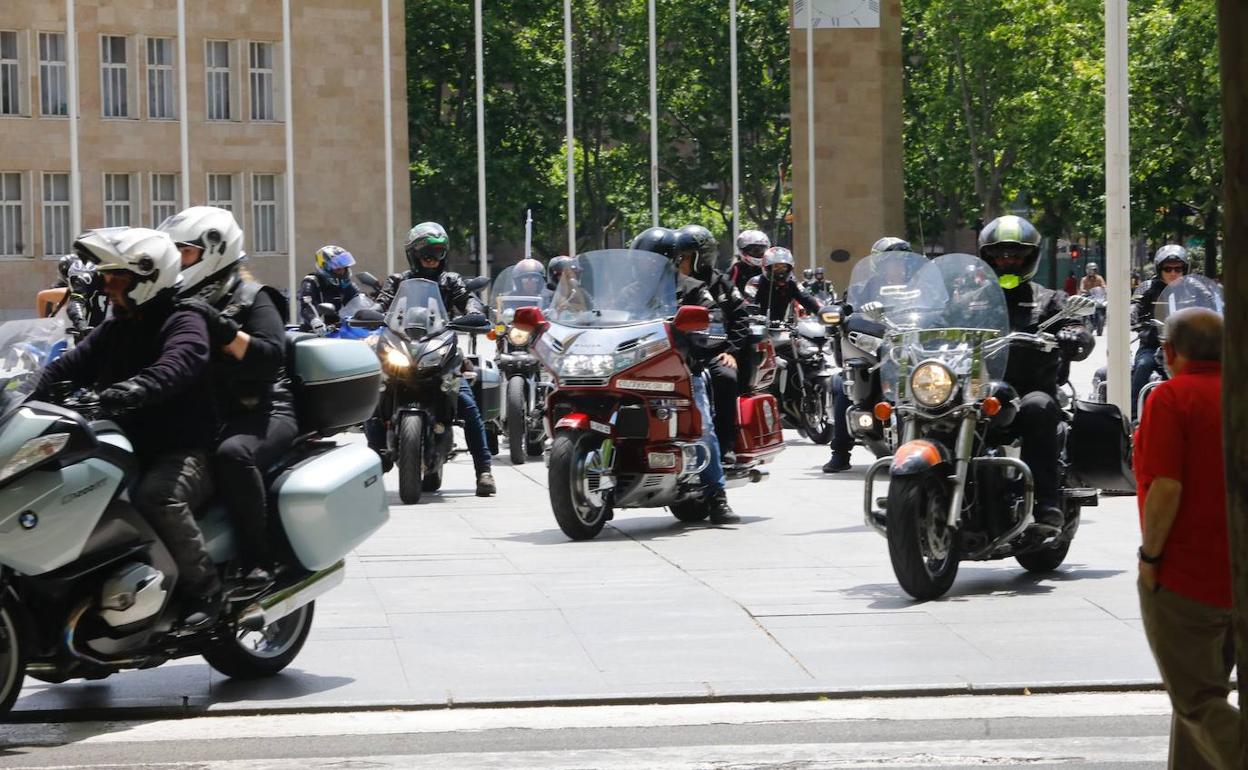 Moteros riojanos se concentran en Logroño para reclamar más seguridad