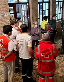 Imagen secundaria 2 - La Cruz Roja ha ayudado en la evacuación y alojamiento en el albergue de las personas que estaban en el camping de Navarrete.