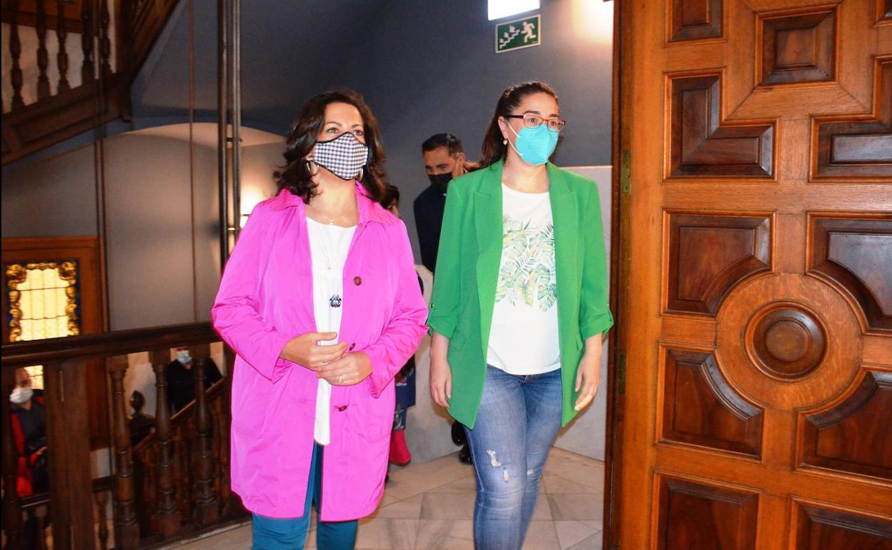 Andreu con la alcaldesa de Calahorra, Elisa Garrido, en el Museo de la Romanización. 