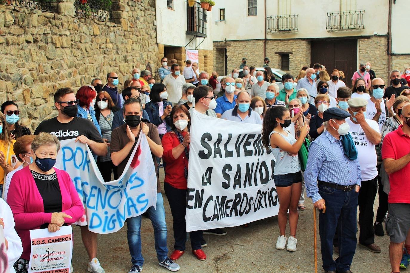 Fotos: Protesta en Cameros en defensa de las Urgencias