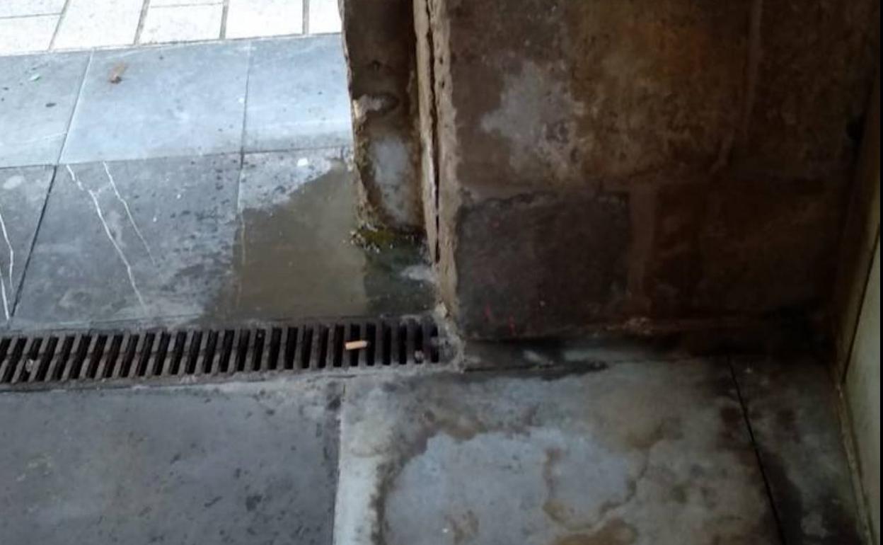 El mal estado en el que se encuentra la calle Herrerías de Logroño