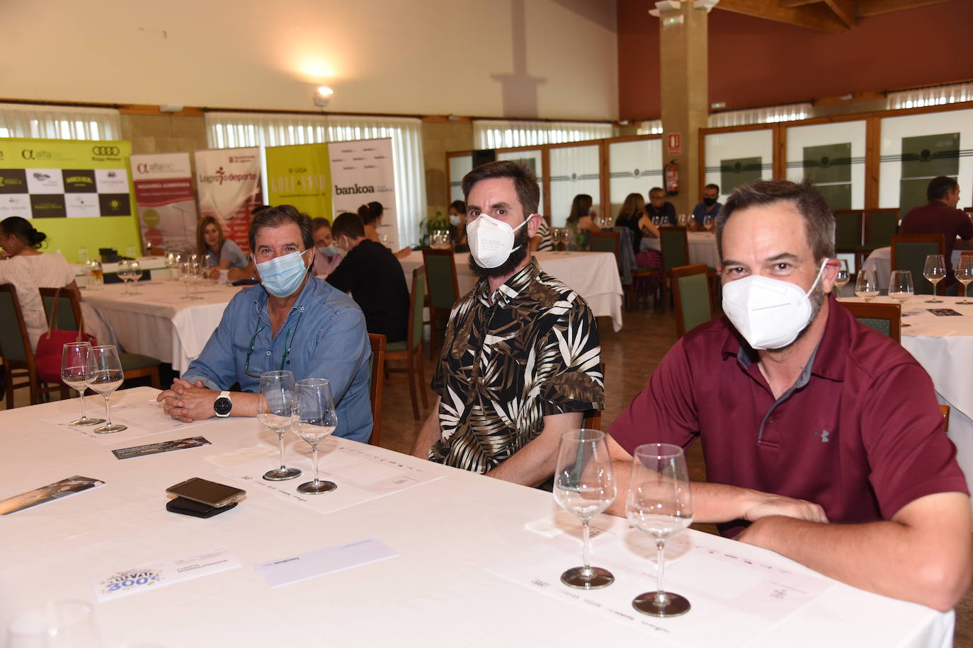 Tras la jornada de juego, los participantes en el torneo Bodegas Ontañón de la Liga de Golf y Vino disfrutaron de los vinos de la bodega en El Campo de Logroño.