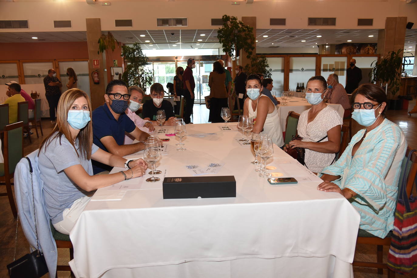 Tras la jornada de juego, los participantes en el torneo Bodegas Ontañón de la Liga de Golf y Vino disfrutaron de los vinos de la bodega en El Campo de Logroño.