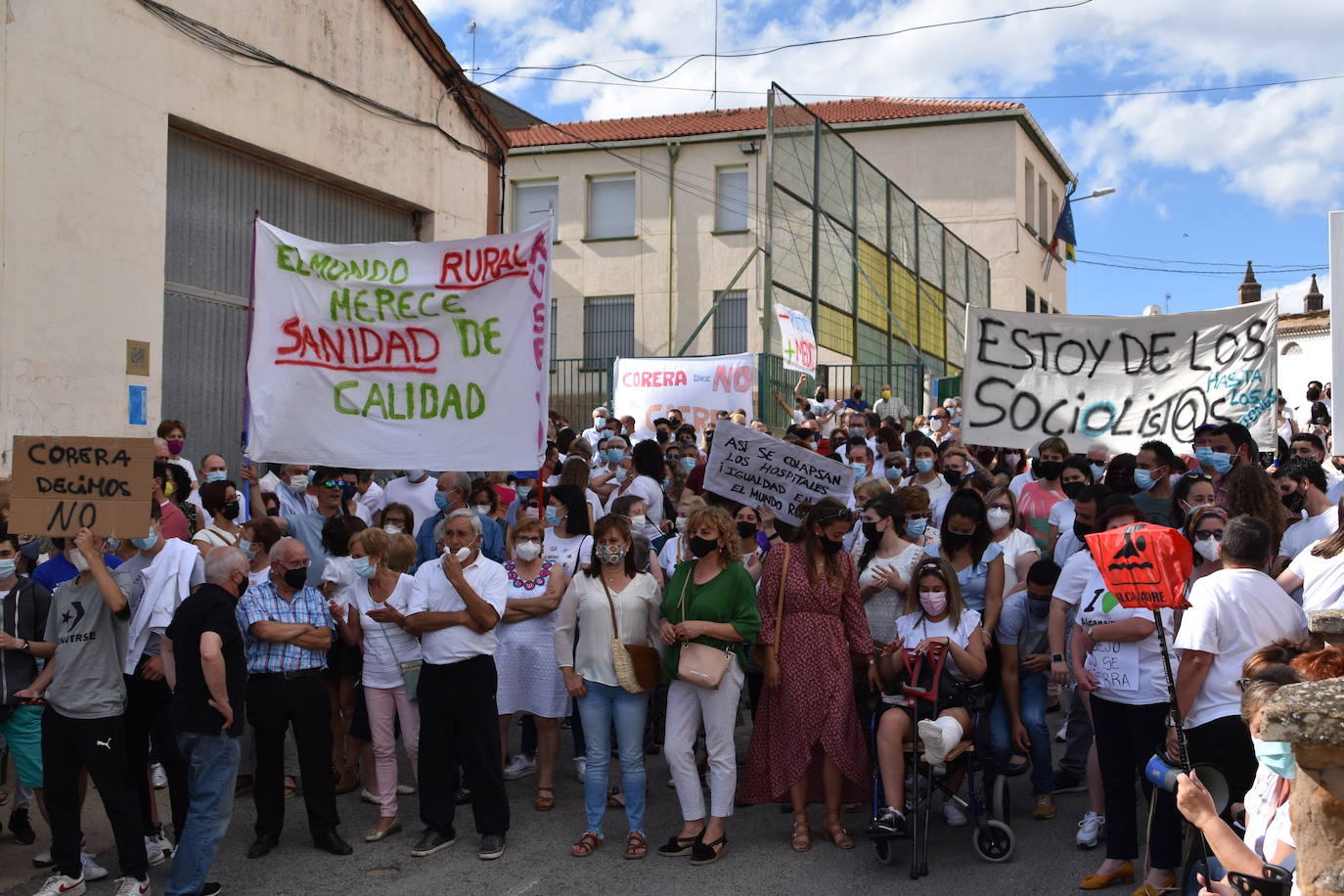 Más de 700 personas de la zona básica de Salud de Murillo de Río Leza se manifestaron en contra de las medidas previstas por Salud. 