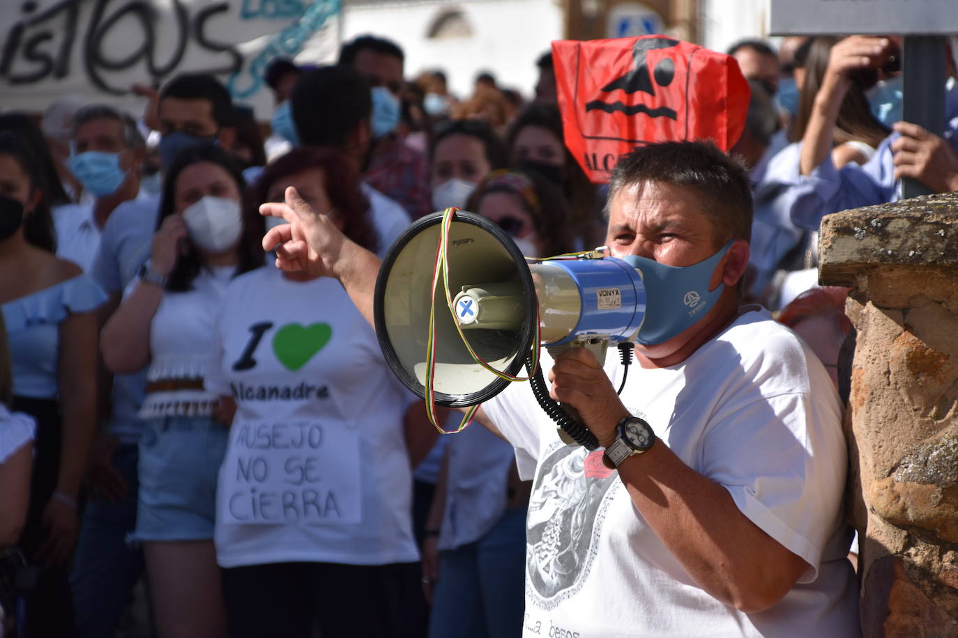 Más de 700 personas de la zona básica de Salud de Murillo de Río Leza se manifestaron en contra de las medidas previstas por Salud. 