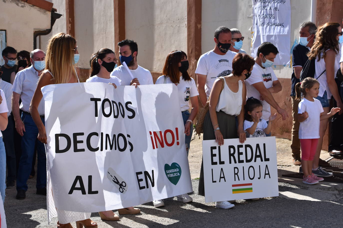 Más de 700 personas de la zona básica de Salud de Murillo de Río Leza se manifestaron en contra de las medidas previstas por Salud. 