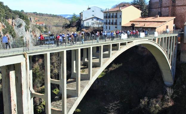 Gobierno y Ayuntamiento de Ortigosa llegan a un acuerdo sobre el viaducto